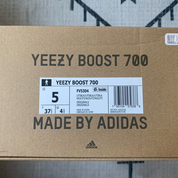 Yeezy Boost 700 ‘Utility Black’ 2019 - Picture 3 of 5